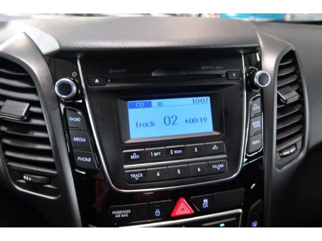 Hyundai i30cw Passion 1.6 CRDi PDC SHZ/LHZ Klima CD-Radio