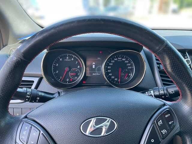 Hyundai i30 Turbo 1.6 GDI Bi-Xenon Dyn. Kurvenlicht Mehrzonenklima e-Sitze SHZ Keyless Alarm