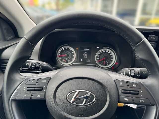 Hyundai BAYON 1.2 MPI 85HP Klimaanlage Radio Lichtsensor u.v.m.