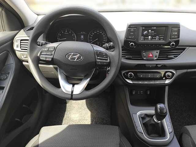 Hyundai i30 Select 1,4L Klimaanlage, USB/AUX