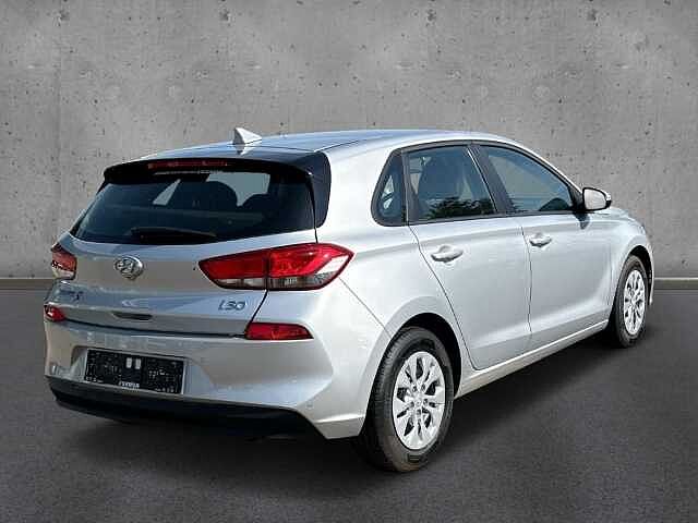 Hyundai i30 1.4 Soko Navi Klima RKam SHZ GRA PDC BT