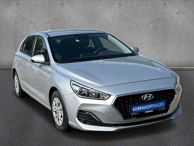 Hyundai i30 1.4 Soko Navi Klima RKam SHZ GRA PDC BT