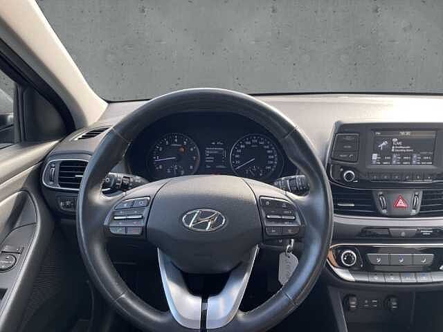 Hyundai i30 1.4 Select AHK PDC hi Bluetooth Klima USB