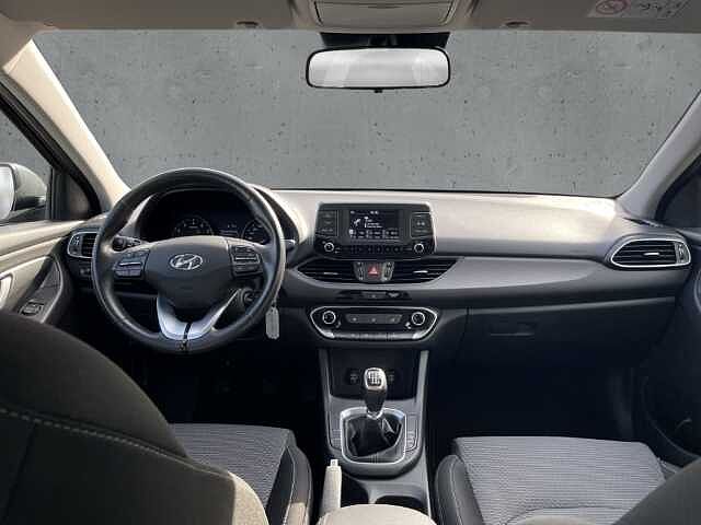 Hyundai i30 1.4 Select AHK PDC hi Bluetooth Klima USB