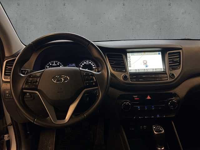 Hyundai TUCSON 1.6 GDI 2WD Navi PDC Tempo BT LED-Tag