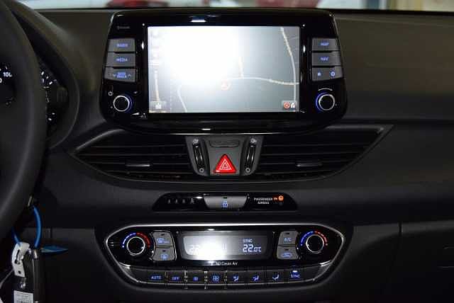 Hyundai i30 1.6 CRDI Intro Edition -NAVI-LED-Sitzhz-PDC-