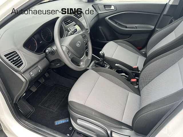 Hyundai i20 Select Klima 1. Hand Tagfahrlicht ESP