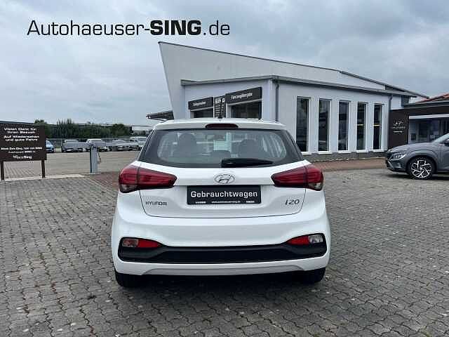 Hyundai i20 Select Klima 1. Hand Tagfahrlicht ESP