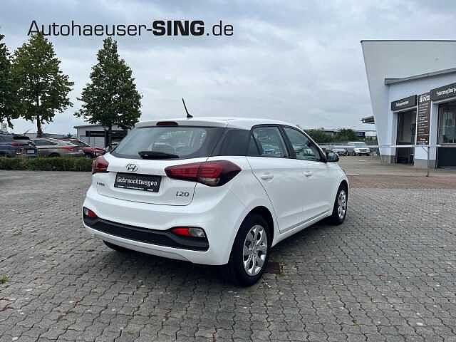 Hyundai i20 Select Klima 1. Hand Tagfahrlicht ESP