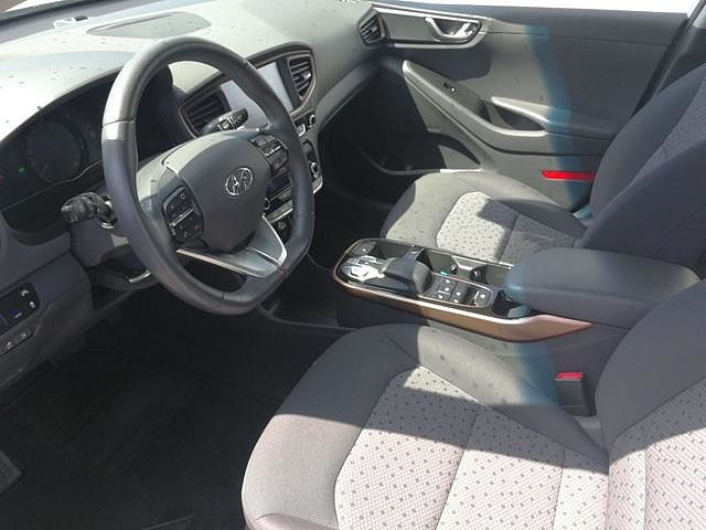 Hyundai IONIQ EV 28kWh Premium A/T 88kW (120PS), Au...