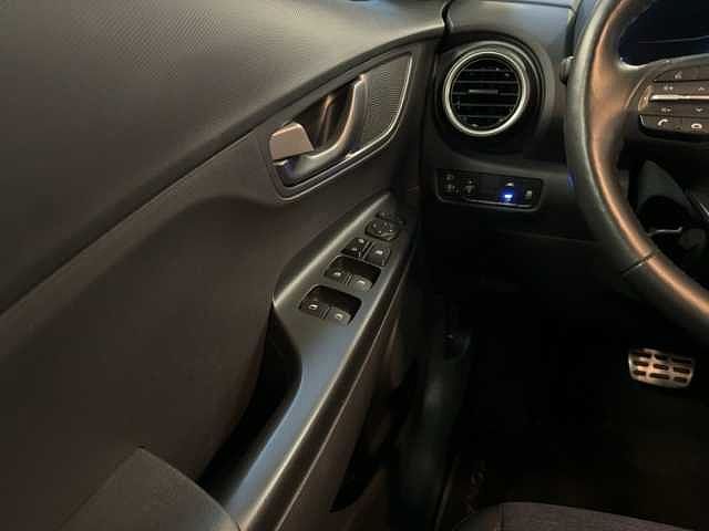 Hyundai KONA EV100 Navi 17'' RKF Klimaautom SHZ Temp PDC Soundsystem