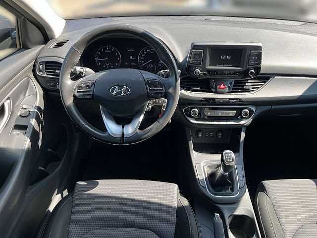 Hyundai i30 1.4 Select*KLIMA*PDC*TEMPOMAT*