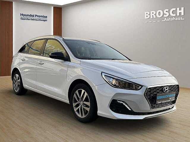 Hyundai i30 Kombi KOMBI 1.6 CRDi YES! KAMERA+NAV+PDC+CARPLAY++