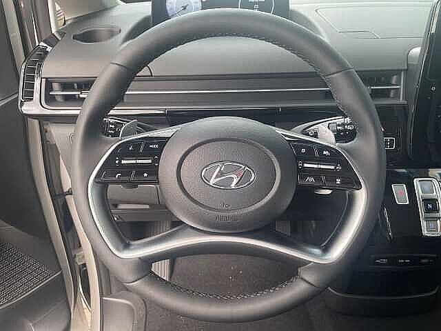 Hyundai STARIA Trend Park-Paket 2.2 CRDi Navi digitales Cockpit 360 Kamera LED ACC Apple CarPla