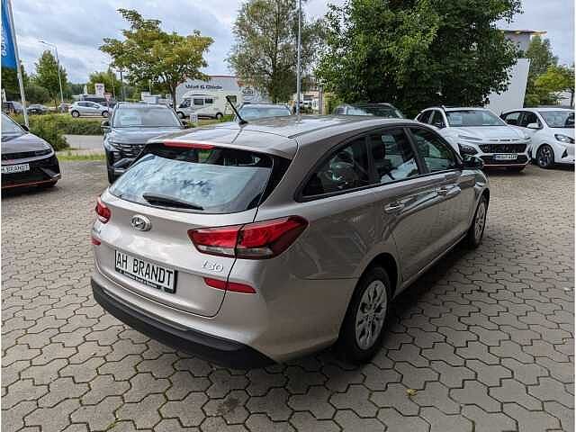 Hyundai i30cw Select 1.4 Spurhalteass. Fernlichtass. Alarm Notbremsass. Tempomat Klima