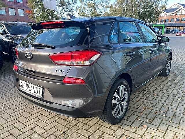 Hyundai i30 Trend 1.6 CRDi Navigation/Alu/Klima/Sitzheizung