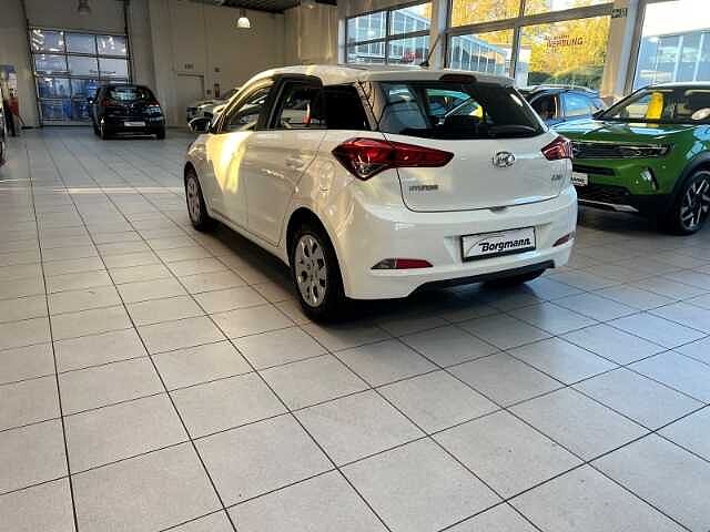 Hyundai i20 Classic 1.2 Alarm Berganfahrass. Klima el.SP Spieg. beheizbar teilb.Rücksb AUX