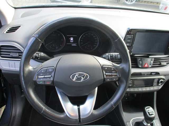 Hyundai i30cw Trend Kombi 1.6 Keyless Go - Lenkradheizung - NAVI - Bluetooth
