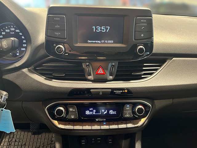 Hyundai i30 Select Bluetooth Tempomat Klimaanlage