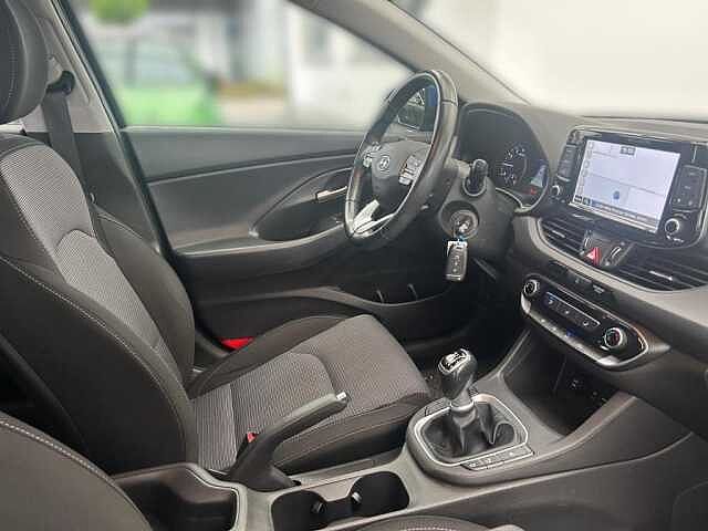 Hyundai i30 1.4  Trend  +Tempo+Klima+SHZ+SpurH+Bluetooth