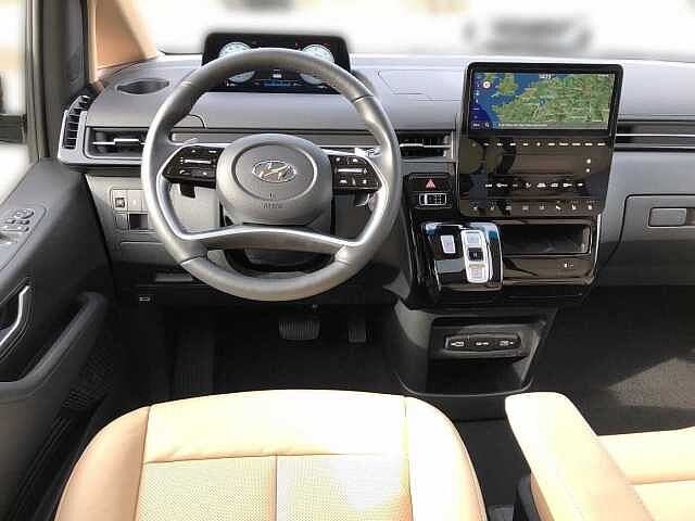 Hyundai STARIA Diesel Frontantrieb Automatik (130kW/177Ps) *Easy Access-Paket* *Panorama-Glasda